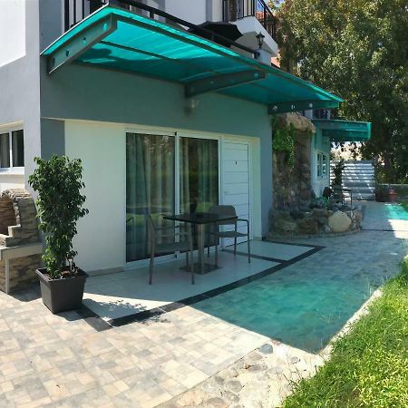 Livia'S Appartments Paphos Exterior photo