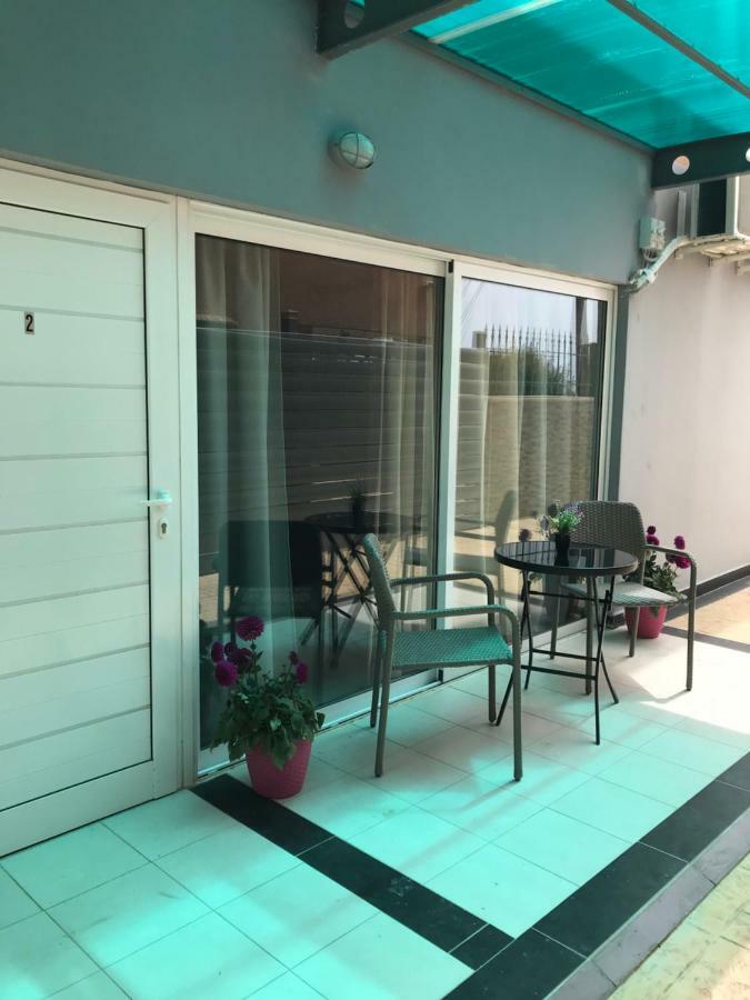 Livia'S Appartments Paphos Exterior photo