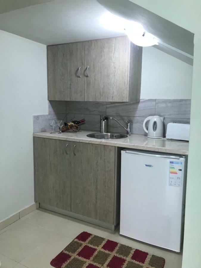 Livia'S Appartments Paphos Exterior photo