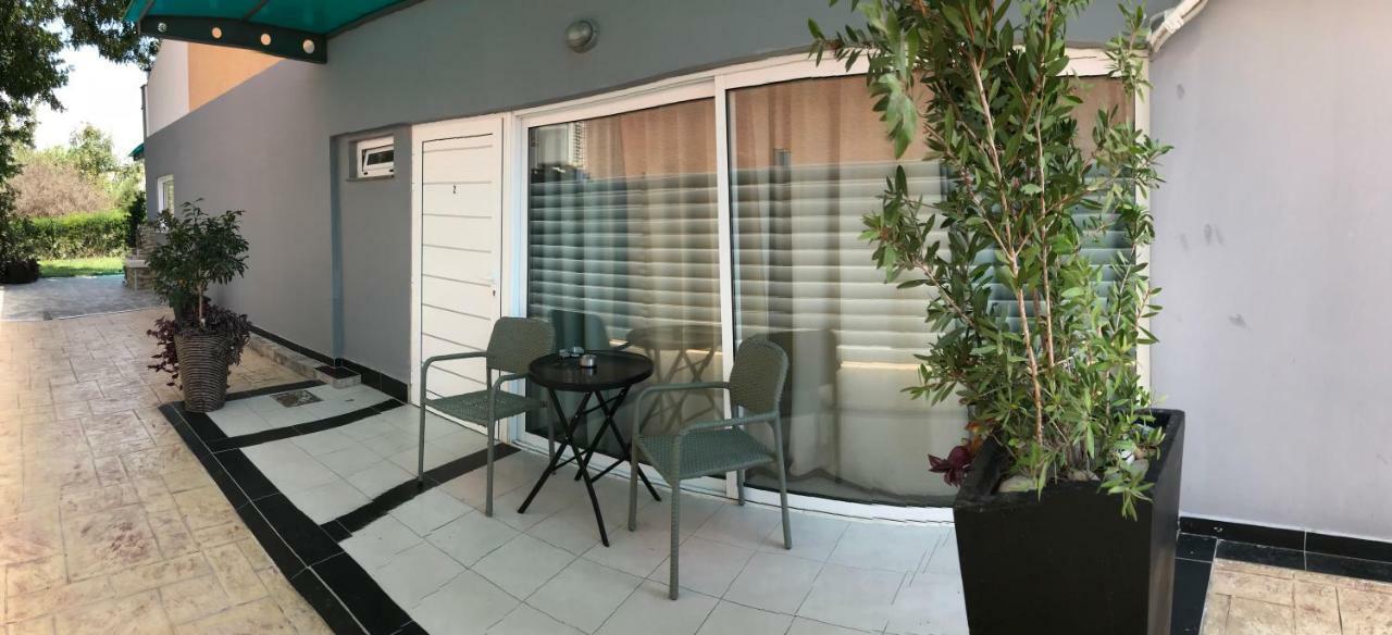 Livia'S Appartments Paphos Exterior photo